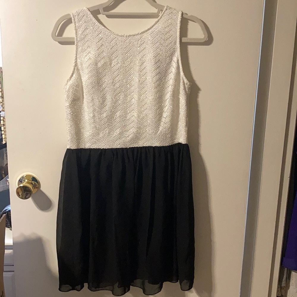 Brand new black and white formal dress from Kohl’s